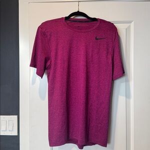NWT Nike Men’s Magenta Tee with Black Logo. Short sleeve
